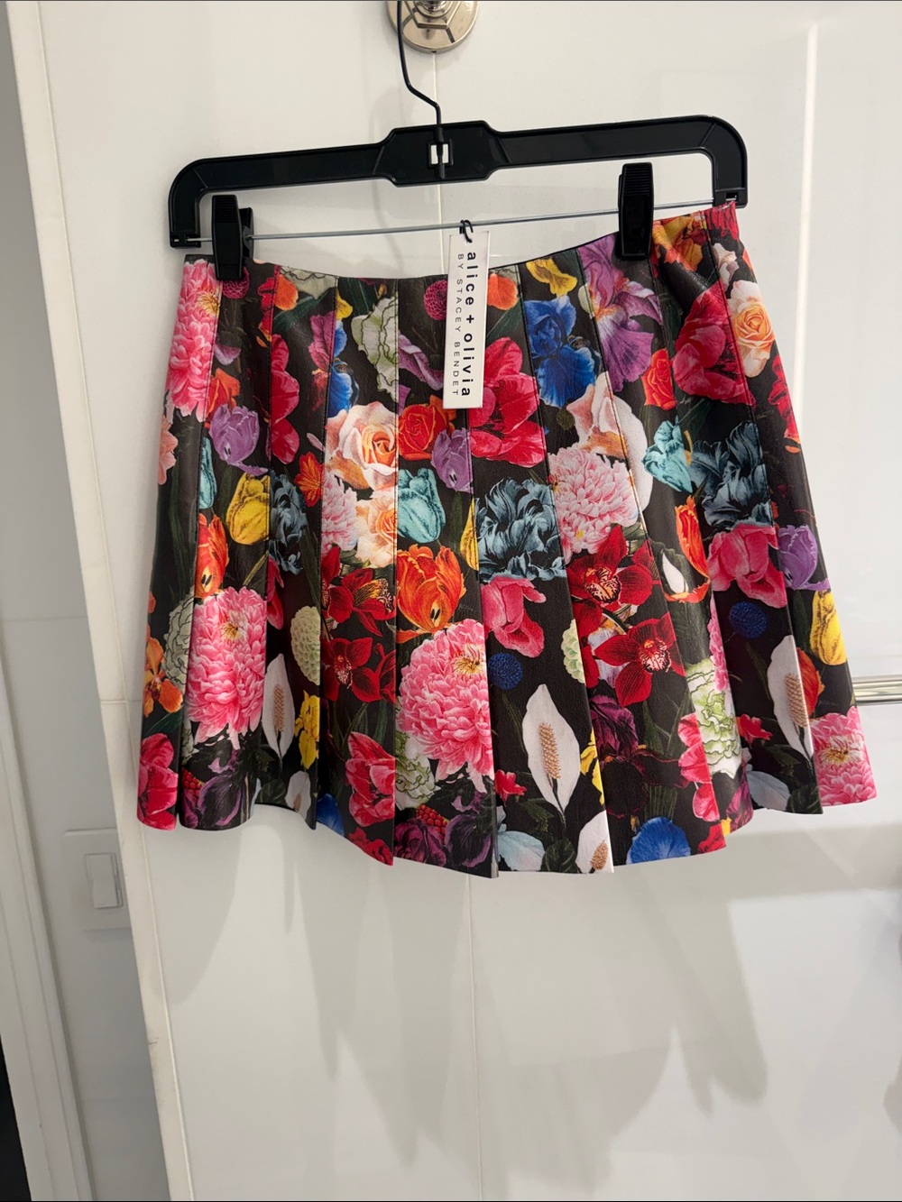 Alice + Olivia Faux Leather Multicolor Mini Skirt NWT size 2 - Picture 4 of 6